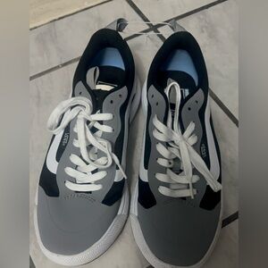 Vans Low-Top Sneakers in Black, Gray & White